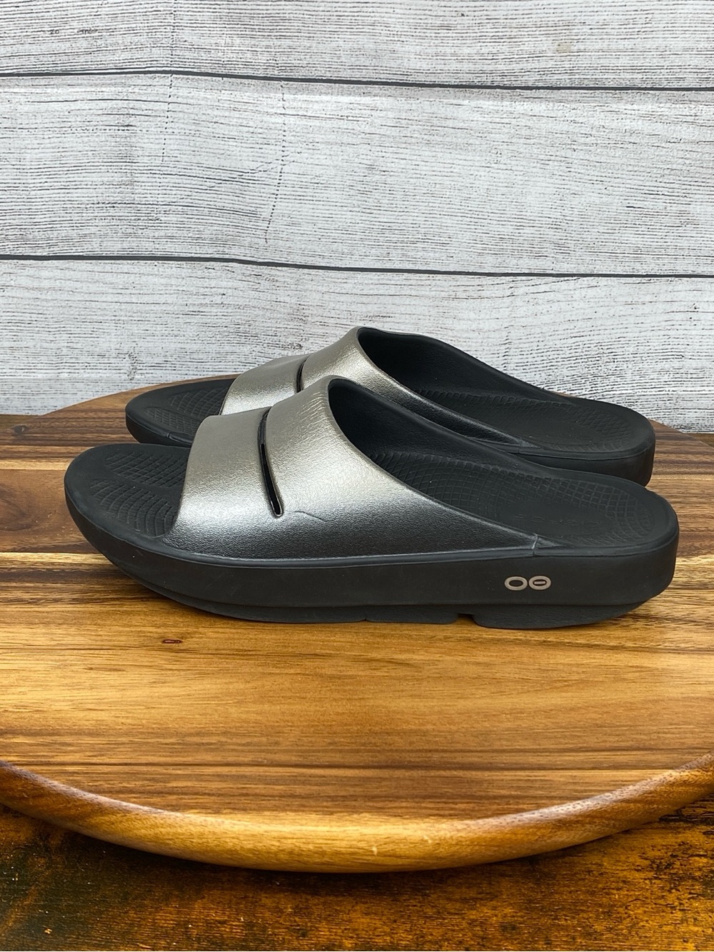 OOFOS OOahh Luxe Comfort Recovery Sandal Gunmetal Metallic Women’s Shoe Size 8